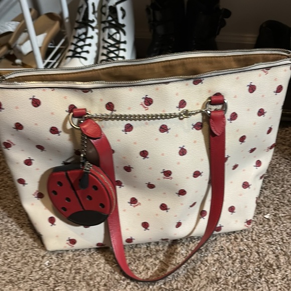 COACH GALLERY TOTE WITH LADYBUG PRINT and coin purse - Picture 2 of 13